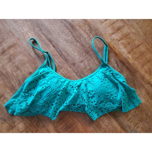 Jessica Simpson Laser Cut Bikini Top - Picture 2 of 7